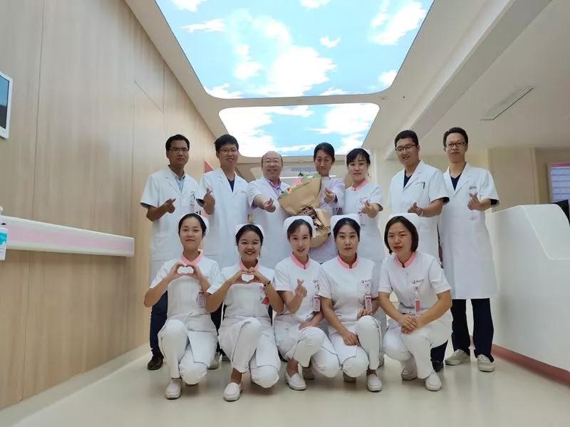 這個國慶，西安國際醫(yī)學(xué)中心人用守護(hù)向祖國深情表白