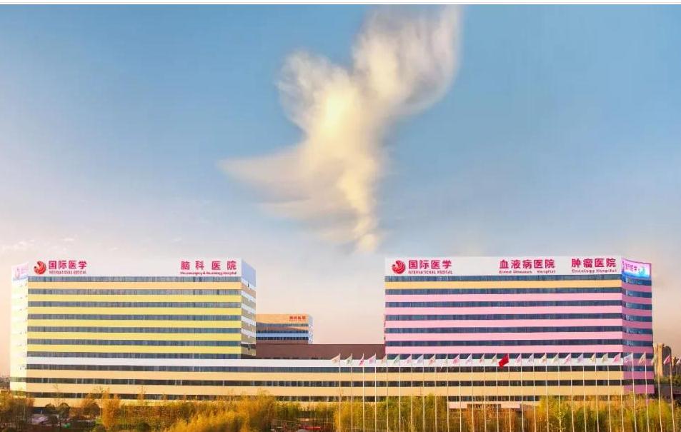 三秦都市報(bào)報(bào)道—開(kāi)診百天為何屢克急危重癥疑難疾?。拷颐匚靼策@家醫(yī)院背后的故事
