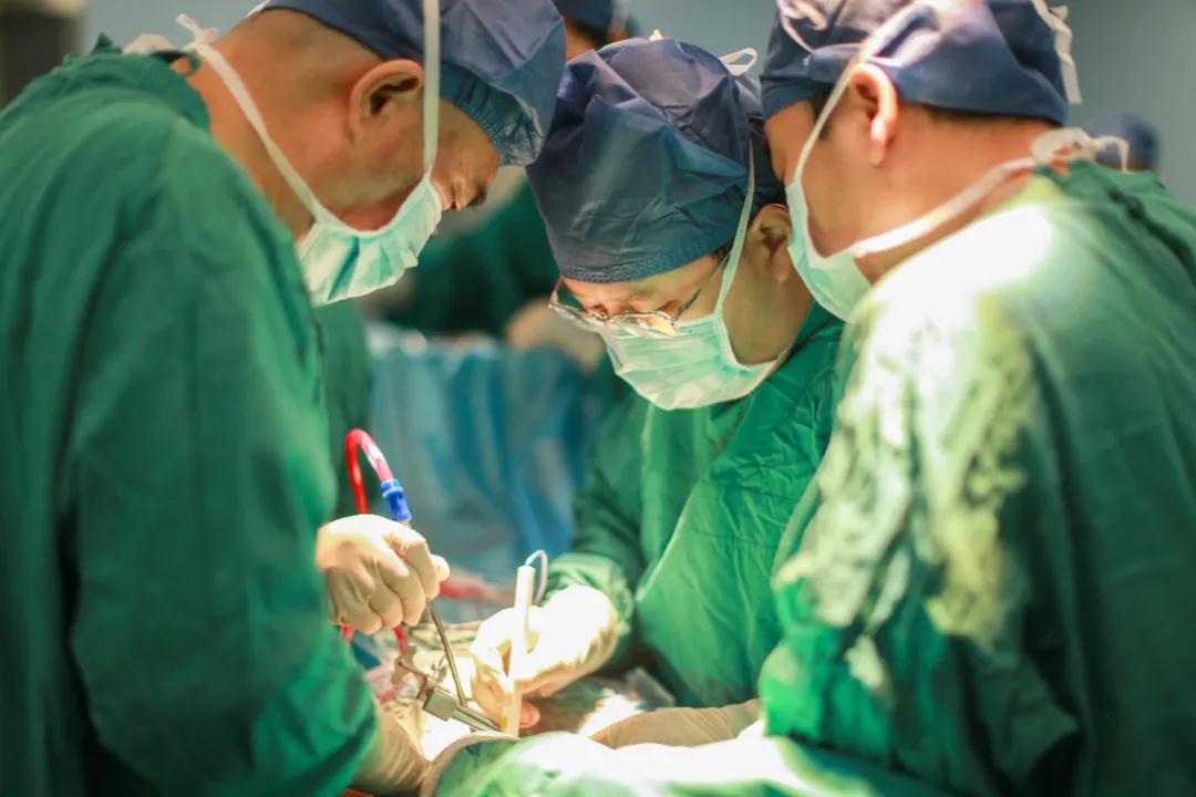 世界首例！我院骨科完成高難度、高科技3D打印可動人工頸椎-椎間盤復(fù)合體植入術(shù)