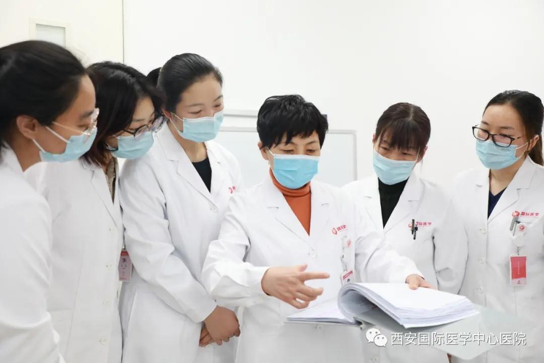 81歲老人腹大如球，一個半小時后……