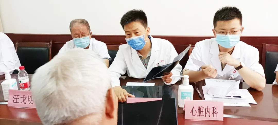 西安國際醫(yī)學中心醫(yī)院開展“致敬老黨員、老革命”義診活動