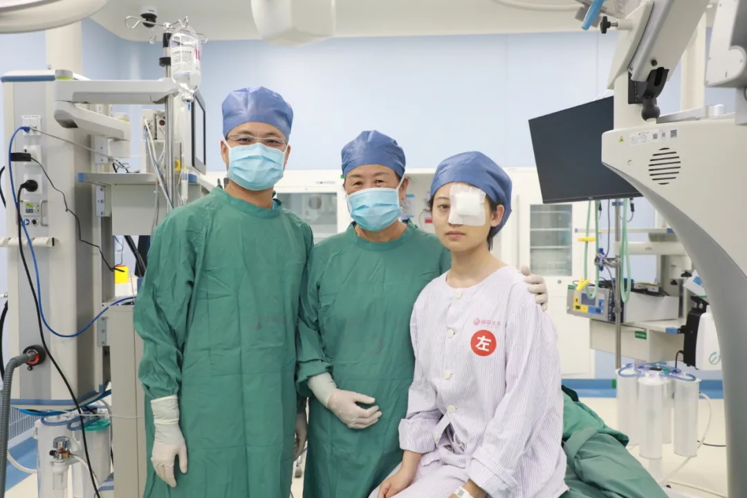 暑期摘鏡潮！18歲女孩開啟“無鏡”人生