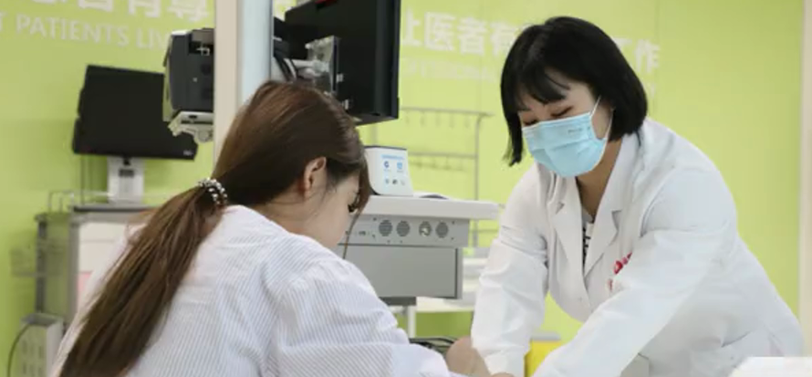 出院手續(xù)床前辦理，“移動結(jié)算車”便民又惠民！