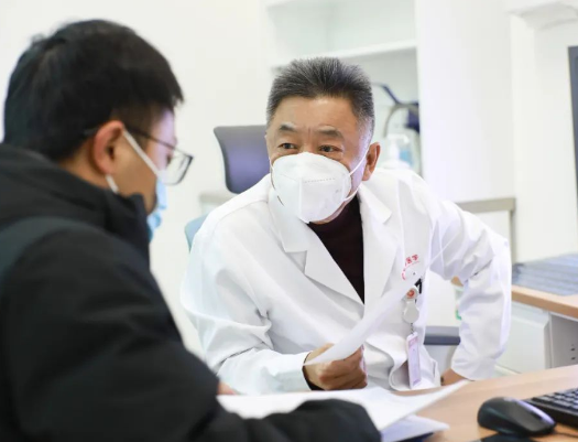 他們?nèi)找箞允?，為患者照亮就診之路